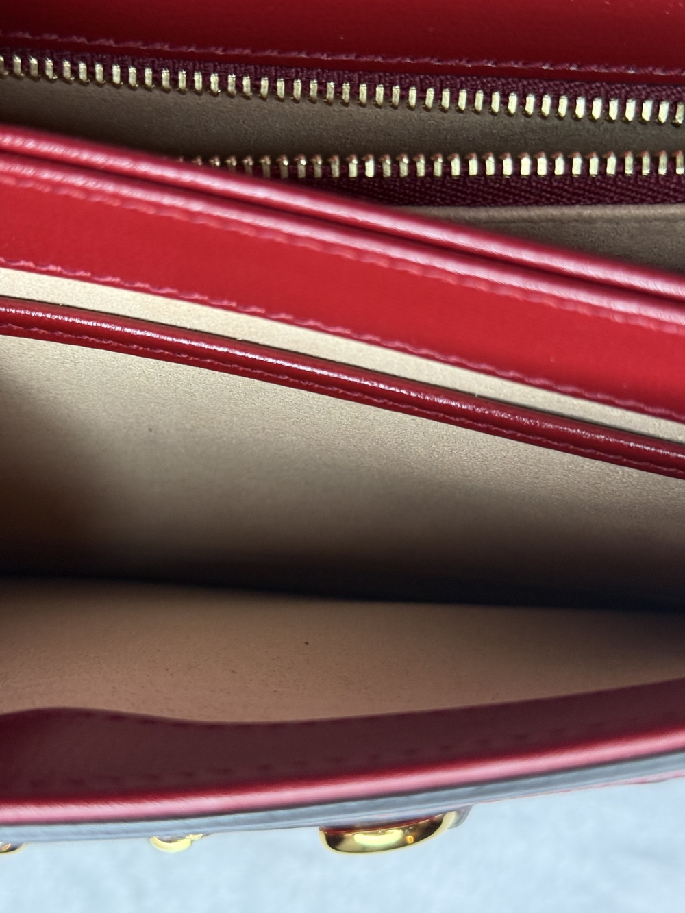 Gucci Horsebit Small Shoulder Bag in Red and Beige GG Canvas - Picture 11 of 13